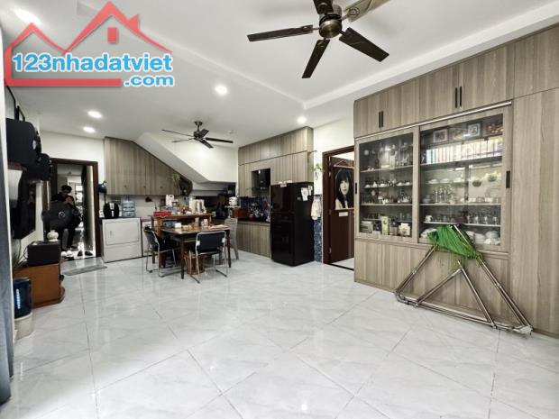 Gấp bán nhà Phú Nhuận giá 12.5 tỷ, ô tô thông Mt Nguyễn Văn Trỗi, dt đất 133m2.