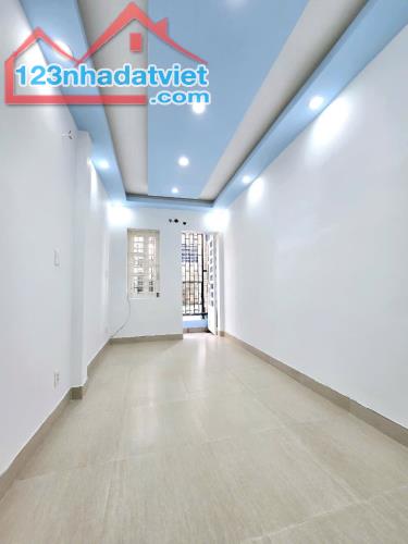 Nha bán đường C3 đường phạm Hùng-DT-2,8m x 7,5m)-1 trệt -1 lầu