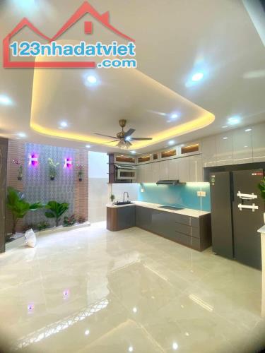 Bán nhà gần chợ Vườn Chuối, 56m2/ 3,15 tỷ. Nguyễn Đình Chiểu, phường 4, Quận 3. SHR - 2