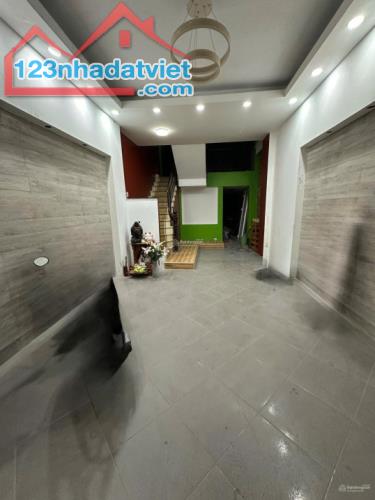 Chính chủ bán nhà Hoa Lan P2 Phú Nhuận DT: 4.5*18m - 5 tầng nhà mới thang máy, HĐT: 70tr - 2