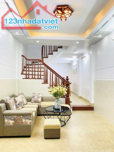 Hiếm, Trung tâm Cầu Giấy, Gần oto, An sinh tốt, Ngõ thông, Nhà đẹp ở luôn, 44m2 - 1