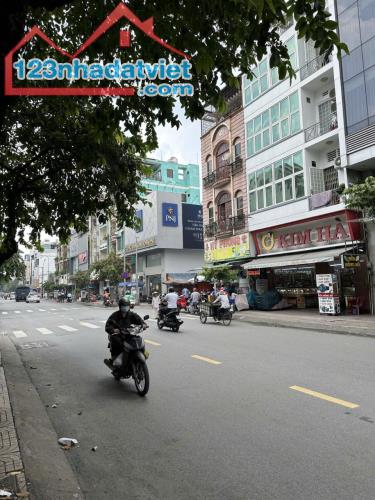 Chủ Bán Nhà Mặt Tiền Đường Nguyễn Đình Chiểu, Phường 3, Quận 3, 37m2, 5 Tầng, đoạn 2 chiều