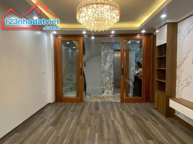 Chính Chủ Bán Gấp Căn Hộ - 35m2 – Giá 3.X tỷ - sát ĐH Thể Dục Thể Thao , BX Yên Nghĩa - 2