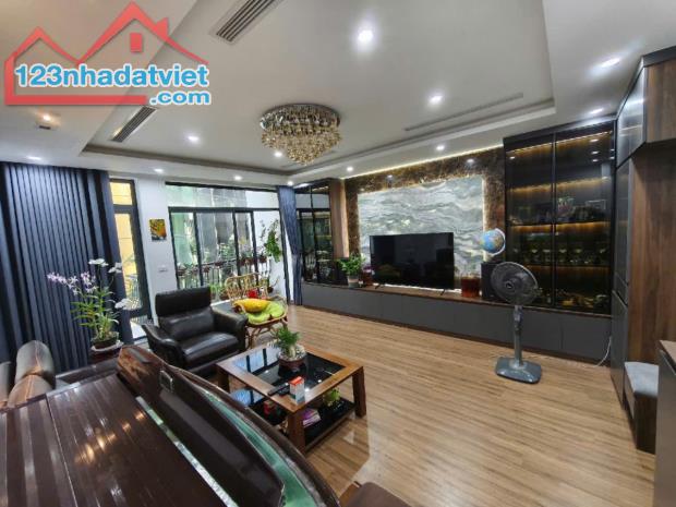 Bán nhà phường Liễu Giai, Ba Đình ô tô ngủ trong nhà, 63m2 6T, giá 21tỷ9.