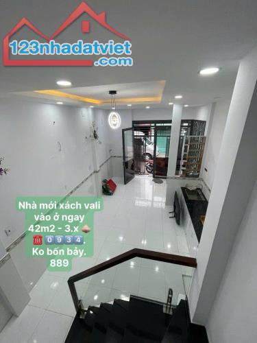 NHÀ 42M2 - 3 TẦNG - NGAY 4 XÃ - NHỈNH 3 TỶ - XE HƠI ĐẬU TRC CỬA - KHU AN NINH - 1