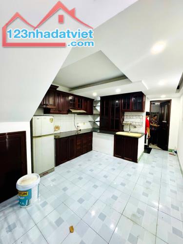 Cho thuê nhà 1T3L 150m2 3pn mặt tiền đường 1 - Linh Tây - 1