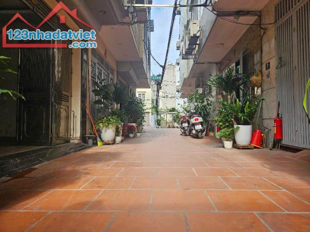 🏡 Siêu Phẩm : Bồ Đề - Không gian sống đẳng cấp! 🏡

🌟 Diện tích: 48 m², 
Gía Nhĩnh 10 - 3