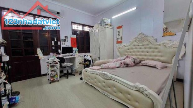 Nhà Phố Bà Triệu 56m2, 5 tầng, nhỉnh 13 tỷ. Ở Ngay, PHÂN LÔ - Ô TÔ VÀO NHÀ - DÂN TRÍ -