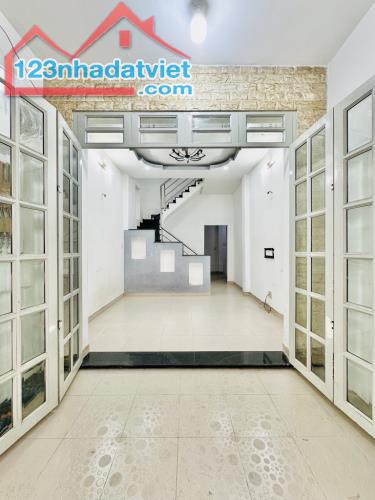 SÁT VÁCH KHU LANDMARK 81- NHÀ DIỆN TÍCH KHỦNG 42M²- HẺM VÕ DUY NINH- BÌNH THẠNH