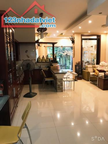 Gấp bán nhà giá 45 tỷ, dt đất 922m2, gần Mt Nguyễn Thị Định, Q.2(cũ), Thủ Đức. - 2