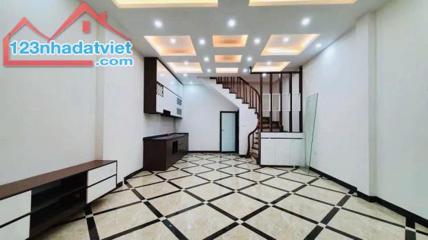 Bán nhà 103 Trương Định-DT 46 m2 x 5 tầng.MT 5m.NHÀ ĐẸP-CÁCH PHỐ 40M-TRƯỚC NHÀ 3M.