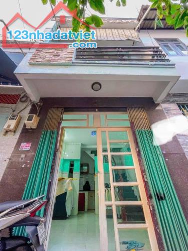 HỘ KHẨU QUẬN 7 , GẦN LOTTE MART , 5 PHÚT ĐẾN TRƯỜNG ĐẠI HỌC TÔN ĐỨC THẮNG - NHÀ NHỎ XINH X