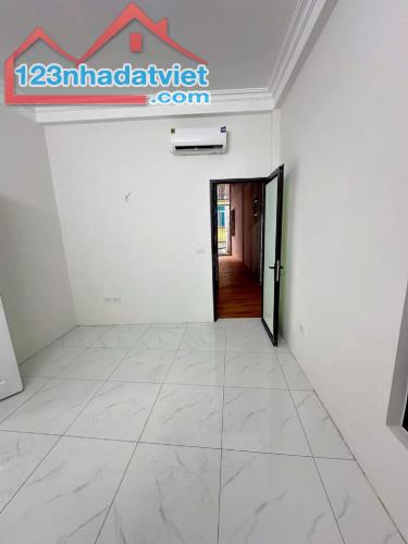 Bán nhà phố Kim Mã, quận Ba Đình, 38m2 x 5 tầng 3 phòng ngủ ngõ to, 5 tỷ 15 ở ngay!!!