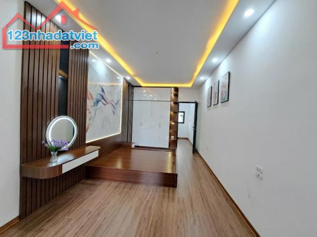 Bán nhà Lê Trọng Tấn - Thanh xuân, DT 40m2, Giá hơn 5 tỷ , oto 30 ,Lô góc. - 2