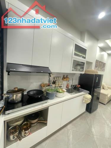 BÁN NHÀ TÔN ĐỨC THẮNG Ô CHỢ DỪA ĐỐNG ĐA 40M2 4TỶ5 Ô TÔ ĐỖ CỬA NHÀ ĐẸP KHU CÁN BỘ - 1