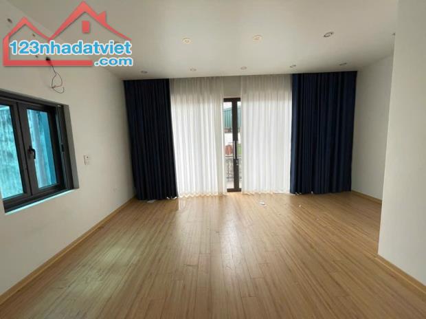 🏠 Bán nhà Xuân Đỗ - Cự Khối, nhà đẹp, diện tích rộng, nhỉnh 5 tỷ - 1