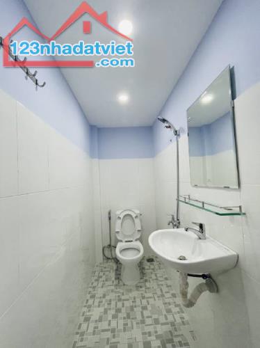 🏠NHÀ BÁN P2 T N BÌNH DT 62 M2 6 PN 7WC PK ,ST 4 LẦU  NỞ HẬU - CHO THUÊ 13TR - SÁT MẶT TIỀ - 2