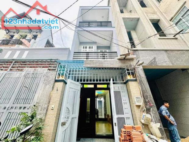 Định cư bán gấp nhà đường Ngô Gia Tự, Quận 5. Giá chỉ 2tỷ790. Hẻm ô tô.