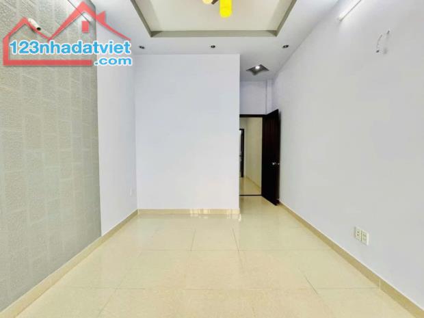 Định cư bán gấp nhà đường Ngô Gia Tự, Quận 5. Giá chỉ 2tỷ790. Hẻm ô tô. - 3