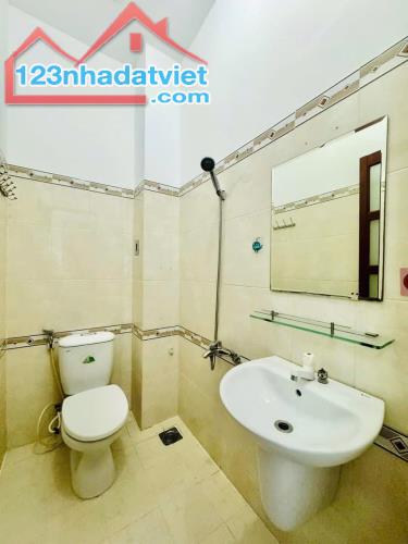 Định cư bán gấp nhà đường Ngô Gia Tự, Quận 5. Giá chỉ 2tỷ790. Hẻm ô tô. - 4