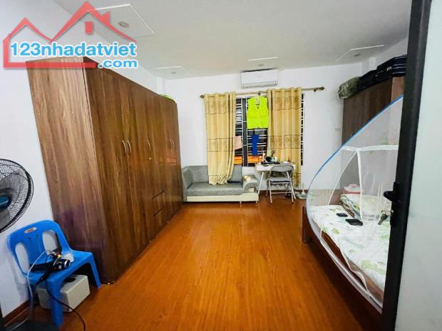 NHÀ PHÚC LỢI 32M2, 3 TẦNG, DÂN XÂY, Ô TÔ ĐỖ CỬA, GẦN TRƯỜNG, CHỢ, KHU DÂN TRÍ CAO - 2