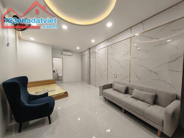 CHDV 13 PHÒNG, THU NHẬP 50TR/TH, MT TRƯỜNG THỌ, 243M2, NGANG 17M, 2 TẦNG, CHỈ 13.5 TỶ.