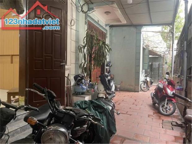 Bán nhà đẹp phố Lạc Long Quân 68m2 3tầng mặt tiền 4m 4.75 tỷ Tây Hồ