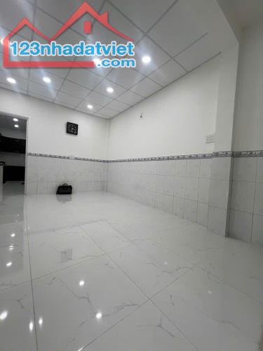 HẺM XE HƠI 6M NGAY HÀNG XANH - PHƯỜNG 21 BÌNH THẠNH - 2 TẦNG 40M2 - 5TỶ69 TL