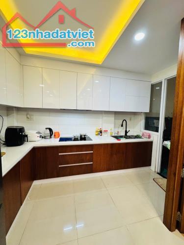 Bán nhà Dt 5.5 * 13m, 3 tầng, 4pn hẻm ôtô tại Tân Quý, Tân Phú, Chỉ 7 Tỷ 5 - 3