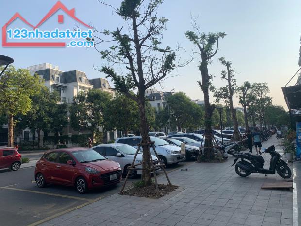 BÁN CĂN SHOPHOUSE MẶT TIỀN 16M - VINHOMES IMPERIA . VỊ TRÍ ĐẸP , SẦM UẤT. KHÔNG GIAN THOÁN