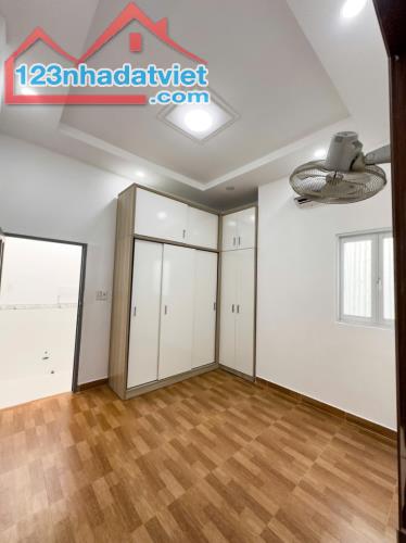 Bán nhà Hoàng Hoa Thám -Hẻm 3.5m thông -SD 128m2 - Thu Nhập 240/Y - 3