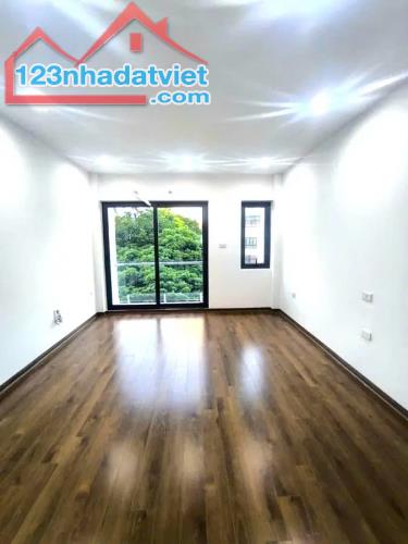 NHÀ MỚI - Ô TÔ ĐỖ CỬA,32M2, 5 TẦNG,MT3.8M, 5.8 TỶ, THẠCH BÀN- LONG BIÊN. - 1