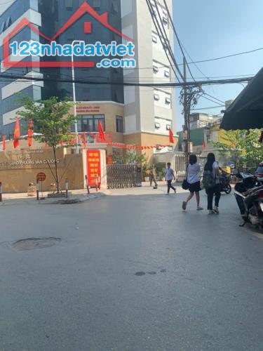 Bán nhà đẹp Đống Đa, Văn Chương, diện tích 40m2, nội thất xịn xò, giá 9.4 tỷ thương lượng