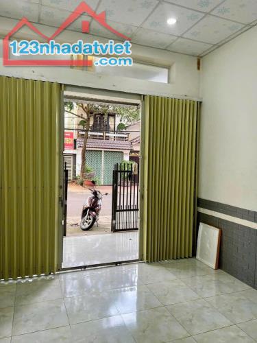 Bán gấp căn nhà cấp 4 ở Tân Hiệp Hóc Môn 5x21,5 ( 107m2 ) 720 TRIỆU, Sổ hồng riêng