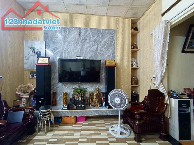 SIÊU PHẨM KIỆT TRẢI NHỰA Ô TÔ ĐINH TIÊN HOÀNG, GẦN MẶT TIỀN, 90M2 CHỈ NHỈNH 3 TỶ - 2