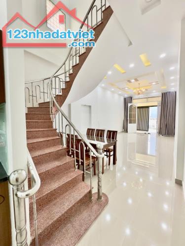 Vị trí  mặt tiền ĐHT 26 - Giáp Gò Vấp - Nhỉnh 4❌tỷ 👉 Có 2 căn 4 Tầng👈 QUÁ RẺ. .kết cấu n - 5