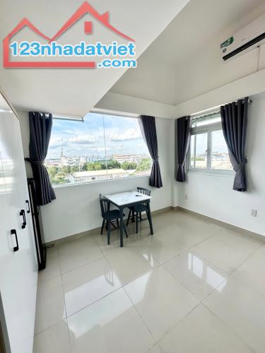 Căn hộ dịch vụ quận 7, cửa sổ view trời - 1