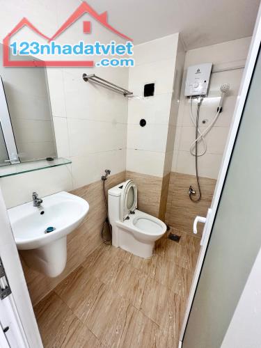 Căn hộ dịch vụ quận 7, cửa sổ view trời - 3