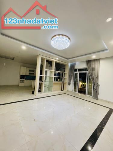 Bán nhà Vinhomes Riverside, 200m2, lô góc, đường rộng. Cực hiếm!!! - 3