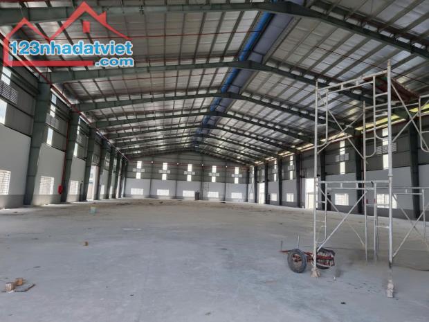 Cho thuê nhà xưởng 5000m2, giá 300 triệu, thuộc huyện Đức Hòa, Long An. 0974480757 - 3