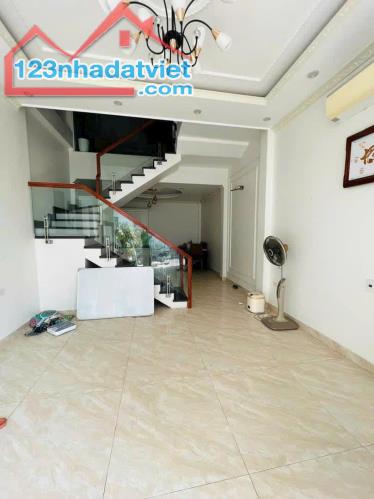 Bán nhà 4 tầng Hồ Đá, Sở Dầu, Hồng Bàng. Ô tô đỗ cửa giá chỉ 3,1 tỷ Lh 0904557966