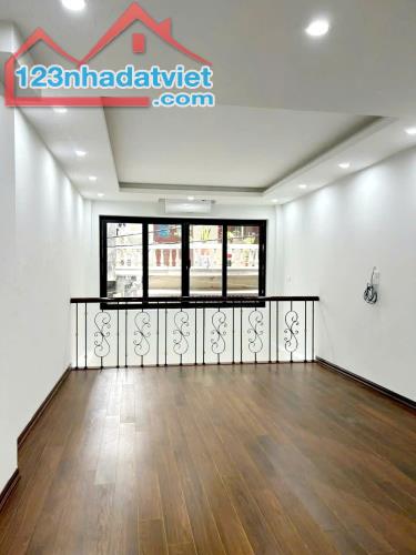 HOÀNG VĂN THÁI - DT 45M2 X 7T - MT 4M - 14,8 TỶ - PHÂN LÔ - Ô TÔ TRÁNH - 3