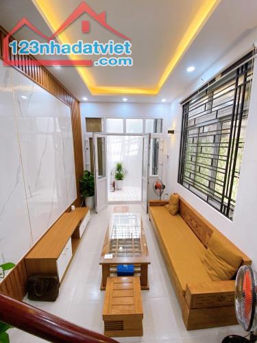 Cần bán nhà phố Phan Đình Giót, Thanh Xuân 50M2, 5T ô tô vào nhà, lô góc, Kinh Doanh 8.4tỷ