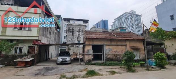 Bán Đất Thổ Cư P/Nhật Tảo, Đông Ngạc, BTL. 195m² Lô góc, Ngõ thông ôtô tránh trước đất.