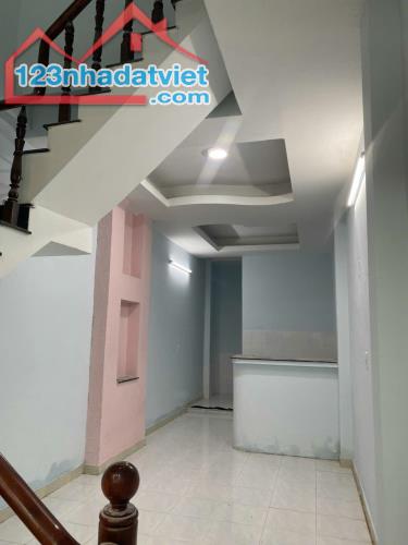 Cho thuê nhà MTKD 12m thông kế Thạch lam quận Tân Phú 3 x 20- 2T -10 triệu - 2