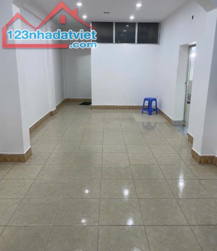 BÁN NHÀ ĐỘI CẤN, BA ĐÌNH. 40M, 3 TẦNG GIÁ CHỈ 5,5 TỶ. NGÕ NÔNG, Ở NGAY. - 1