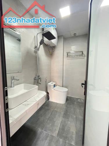 GẤP, GẤP! Bán nhà 33M2x5 tầng đường Nguyễn Khoái, Hoàng Mai ô tô, kinh doanh 5,8 TỶ - 2