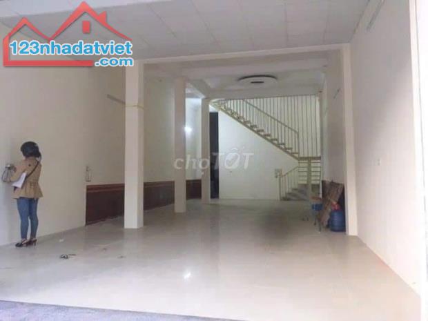 Cho thuê nhà ô tô tránh Nguyễn Phúc Lai Đống Đa 60m x 5T - 6P giá 20tr, nhóm, gia đình