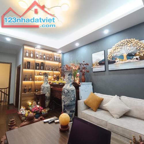 CHỈ 1 CĂN, HƠN 7 TỶ NHÀ GIA THƯỢNG 40M, 5T, MT4M, LÔ GÓC, Ô TÔ TRÁNH, THÔNG, FULL NỘI THẤT - 1