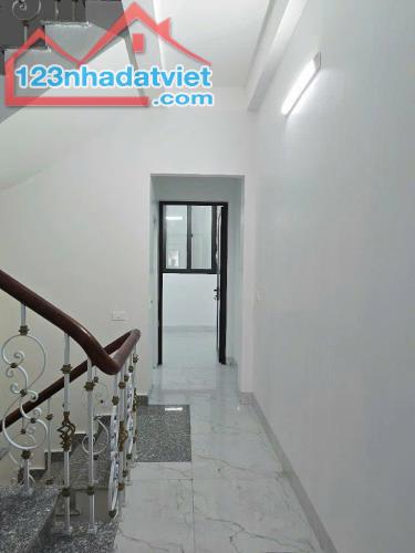 NHÀ ĐẸP DÂN XÂY- Ô TÔ ĐỖ CỬA- Bán nhà Nguyễn Văn Linh, Long Biên- 50m2 x 4 tầng - 5